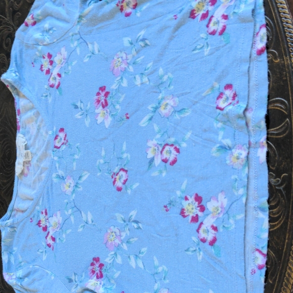 Girls No Comment Brand Crop Top Size- Large (14) Color- Blue Pink Roses - Picture 4 of 4